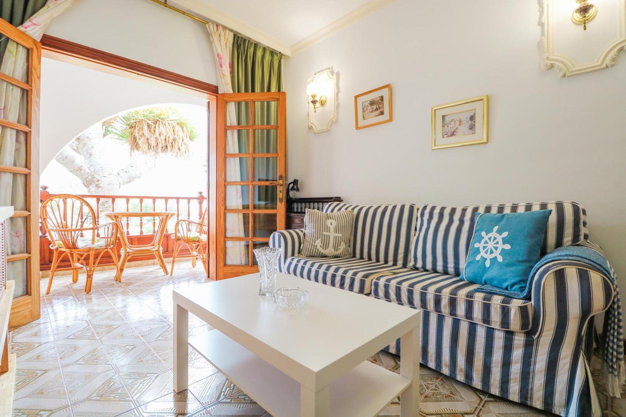 شقة Lovely House Views&Garden أَغايتي المظهر الخارجي الصورة