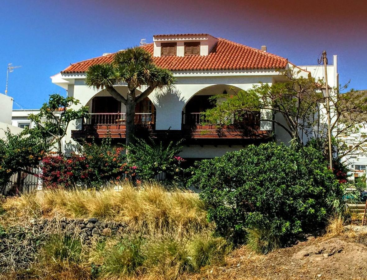 شقة Lovely House Views&Garden أَغايتي المظهر الخارجي الصورة